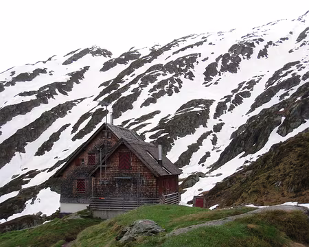 2010-06-07_03 Départ de la cabane Gauli (2205 m)