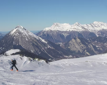 PXL026z2468 A gauche le Catogne. En face : Tête de Portail, Grand Chavalard, et Grande Dent de Morcles
