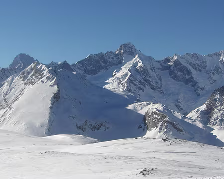 PXL028 Grande Jorasse, Petit Grepillon, Mont Dolent. Et le Mont-Blanc est bien entre les 2 petites pointes à droite des grandes Jorasses.