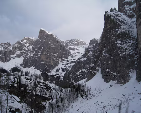 2011-01-26_11 Traversée en versant ouest de la Moiazza