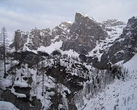 2011-01-26_15 Traversée en versant ouest de la Moiazza