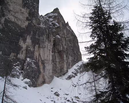 2011-01-26_17 Traversée en versant ouest de la Moiazza
