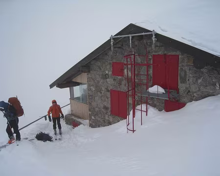 2011-03-07_02 Départ du rifugio Tagliaferri (2328 m)