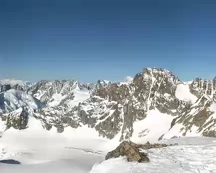 PXL011 Le Mont Blanc se cache derrière le Grand Combin