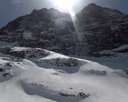 PXL021 Une petite chute de sérac, restons à distance.
