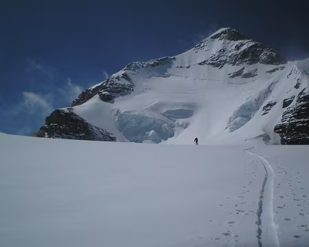 PXL073 la MÖNCHHÜTTE à gauche.