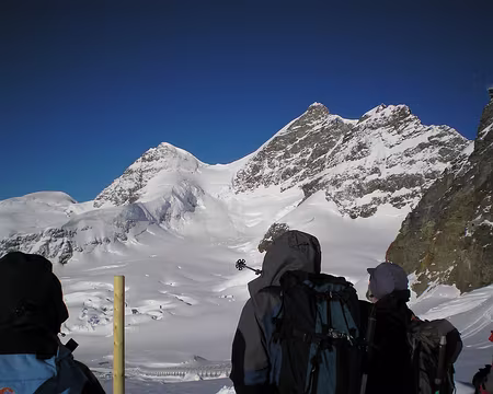 PXL075 JEUDI 05/05 la JUNGFRAU 4158 m avec le ROTTALSATTEL dans l'axe du bâton