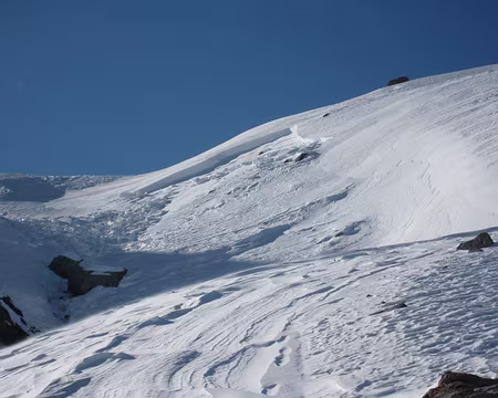 2012-01-09_19 Plaque à vent à la descente du col de Péas