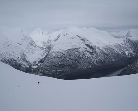 2012-04-09_08 Montée au Stadheimsnibba