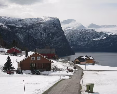 2012-04-10_14 Norddalsfjorden et Ovra, près de Liabygda