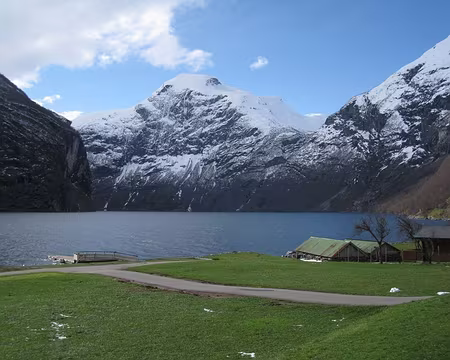 2012-04-10_24 Geirangerfjorden, camping Grande Hytteutleige