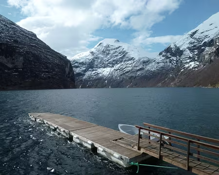2012-04-10_25 Geirangerfjorden, camping Grande Hytteutleige