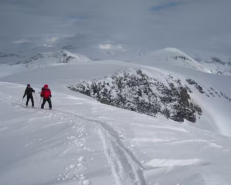 2012-04-11_59 Arrivée sur le dôme à l'E du Saetertverrfjellet