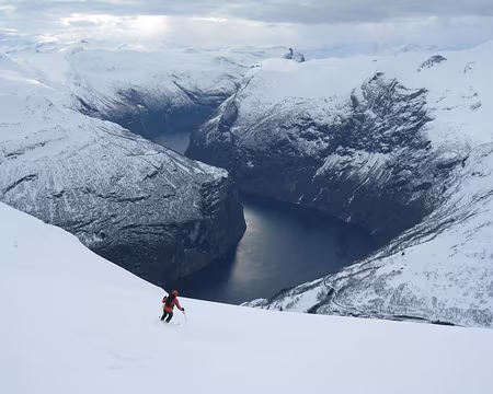 2012-04-11_68 Descente du Saetertverrfjellet, Geirangerfjorden