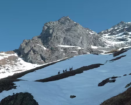 2012-04-01_09 Montée sous le glacier des Platières