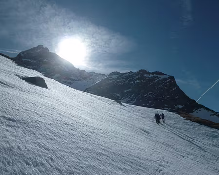 2012-04-01_11 Montée sous le glacier des Platières