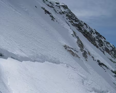 2012-04-01_30 Au pied de la pente terminale sous le Dôme des Platières