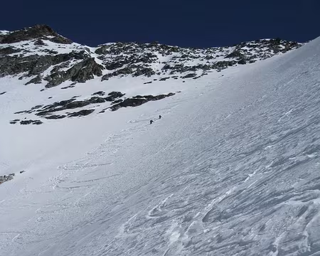 2012-04-01_44 Descente de la pente raide sous le Dôme des Platières