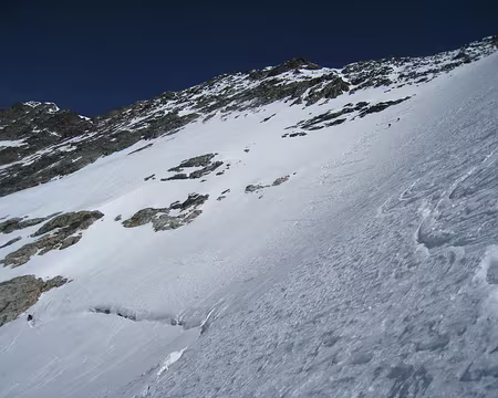 2012-04-01_45 Descente de la pente raide sous le Dôme des Platières