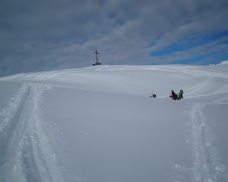 PXL062 Petit à petit,tout le monde arrive.