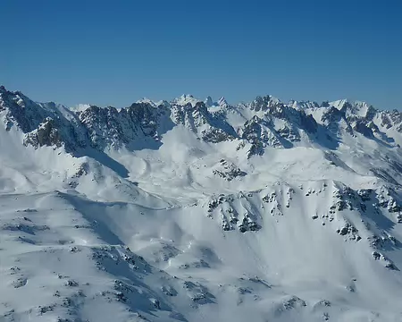 13 le massif des cerces sous la tempête de ciel bleu