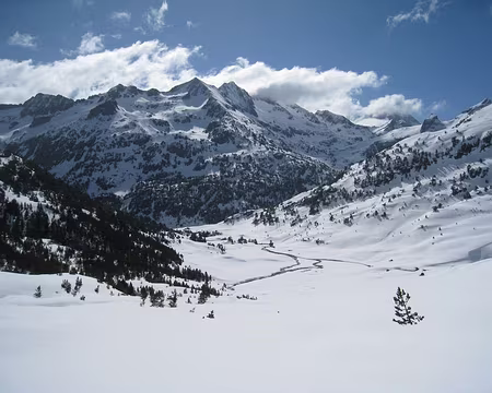 2013-04-20_09 Montée dans le vallon de Cambalès