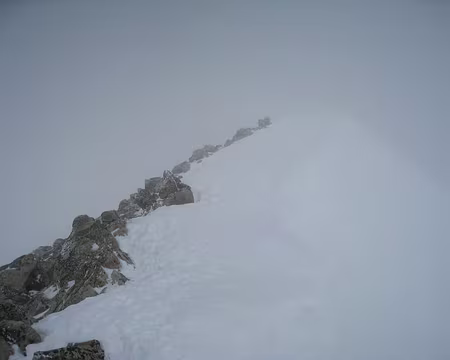 2013-04-20_13 Arrivée au sommet du Pic de Cambalès