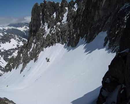 2013-04-21_39 Descente de la brèche 2598, à l'est du col du Pabat