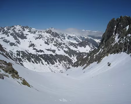 2013-04-21_42 Descente de la brèche 2598, à l'est du col du Pabat