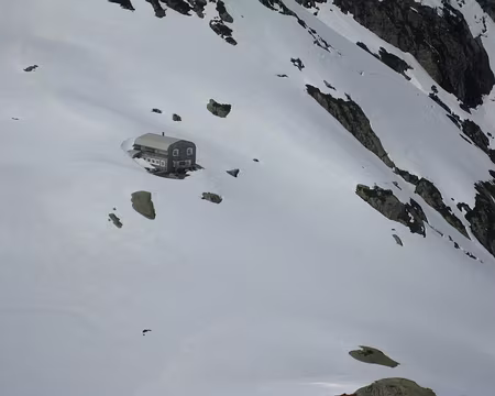 2013-04-21_46 Arrivée au refuge Larribet