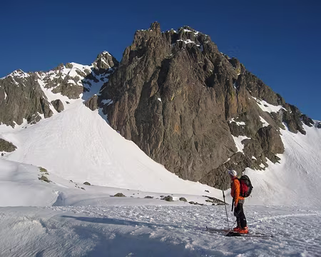 2013-04-23_03 Départ du refuge de Pombie, devant l'Ossau