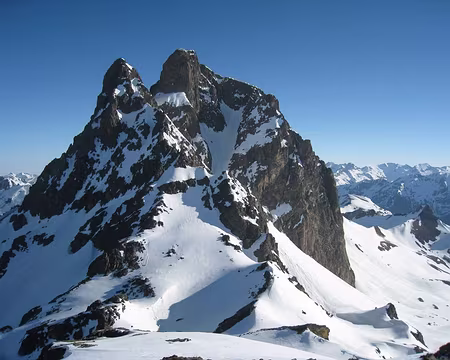 2013-04-23_12z2566 Au sommet du Pic Peyreget, face sud de l'Ossau