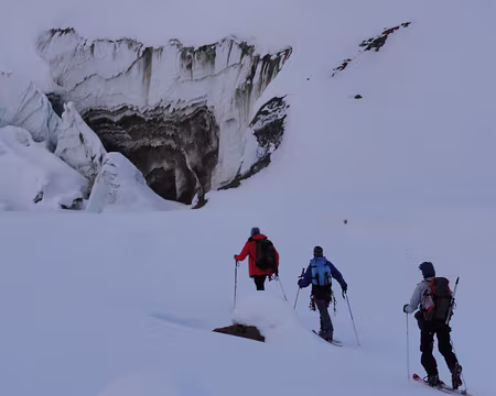 DSC02050 Grand trou dans lebas du glacier, impressionnant!