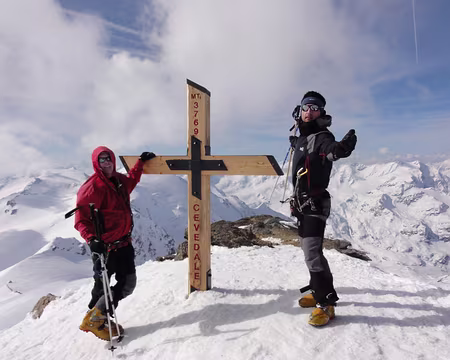 DSC02160z2567 Une belle croix toute neuve