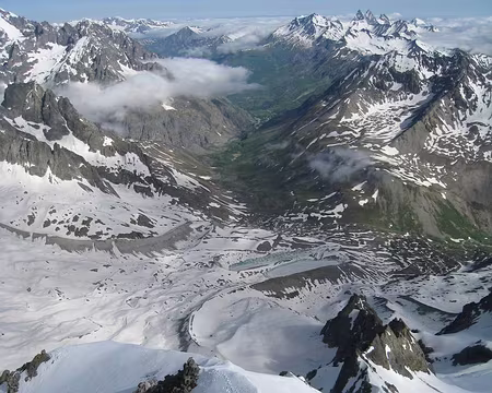 2013-06-25_19 Sur l'arête terminale de la Calotte des Agneaux, le Col d'Arsine en contrebas