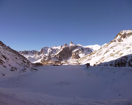 PXL002 de l'hospice vue sur l'Italie, pain de sucre et derrière à droite Mont Fourchon