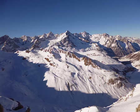 PXL014 en face pyramide du Mont Dolent