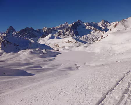 PXL021 La chaux au centre Mont Dolent