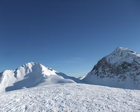à droite le tête de Pelvas, à gauche le Maït d'Amunt
