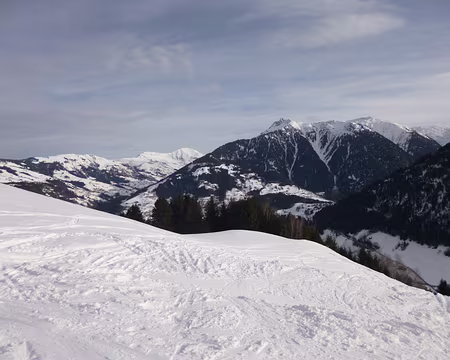PXL000 J1 de la Frasse, Roche Plane (2166m) puis Légette du Mirantin (2353m) descente sur les Carroz +1500m - Montagne d'Ourray en montant à Roche Plane depuis la...