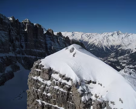 2014-03-17_16 Au sommet de la Cima Sella (2919 m), la Presanella au loin
