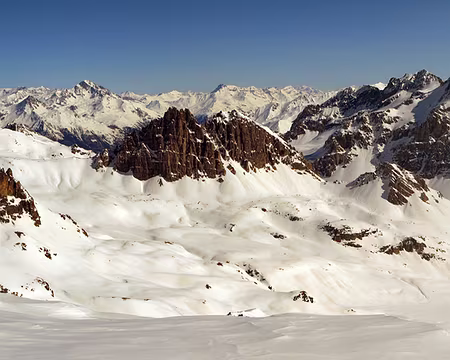 PXL019 vue sur la vallée étroite