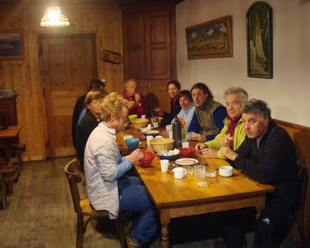 PXL000 petit déjeuner au refuge tré la tête