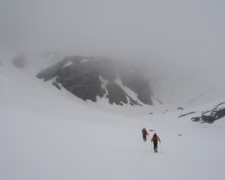 002 Longue montée dans le vallon de la Sassière, peu après le lac