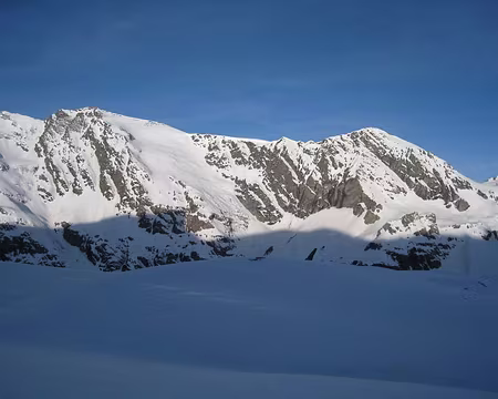 084 Lever de soleil sur les Pointes de Nant Cruet, des Plattes des Chamois et des Mines