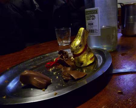 PXL008 Oeuf de pâques et génépi en suspension