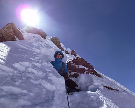 PXL021 Un guide a fait la trace, nous n'aurions pas osé, tellement les accumulations sont importantes.