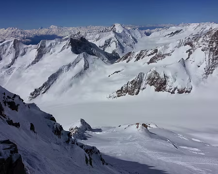 PXL031 Les traces de descente sont trompeuses, la neige est d....