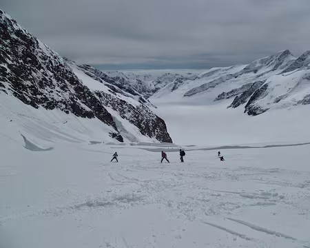 PXL036 Redescente par le chemin de montée donc! jeu de quille avec les séracs plutôt que tobogan!