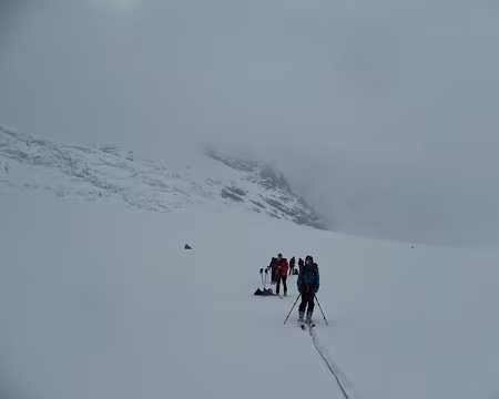 PXL052 De toute façon, c'est tout droit!